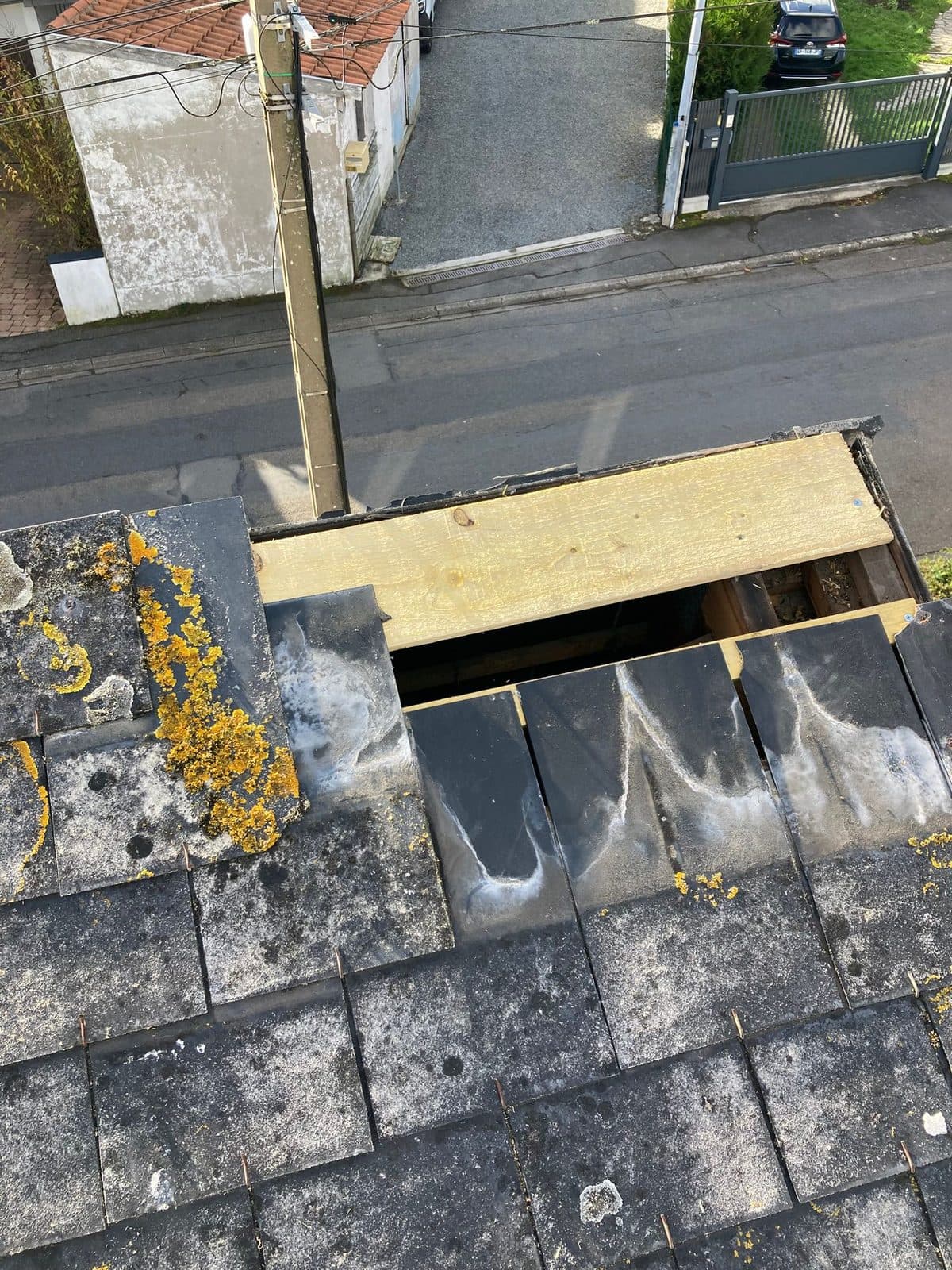 Réparation toiture en cours